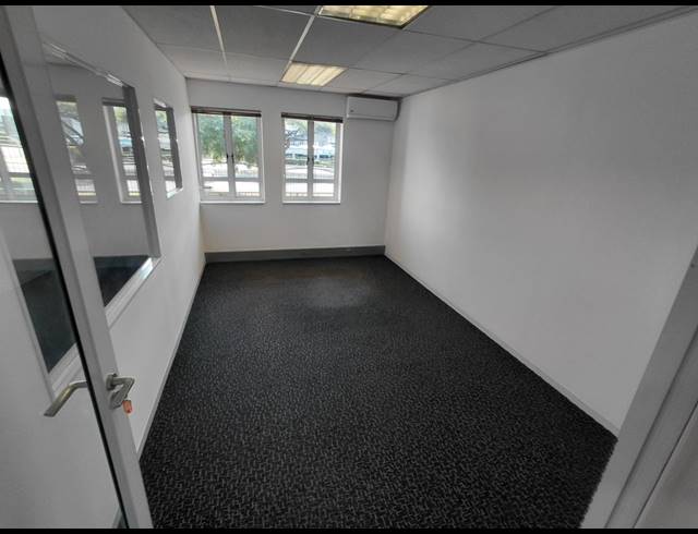 1,101M² OFFICE TO LET IN BRYANSTON